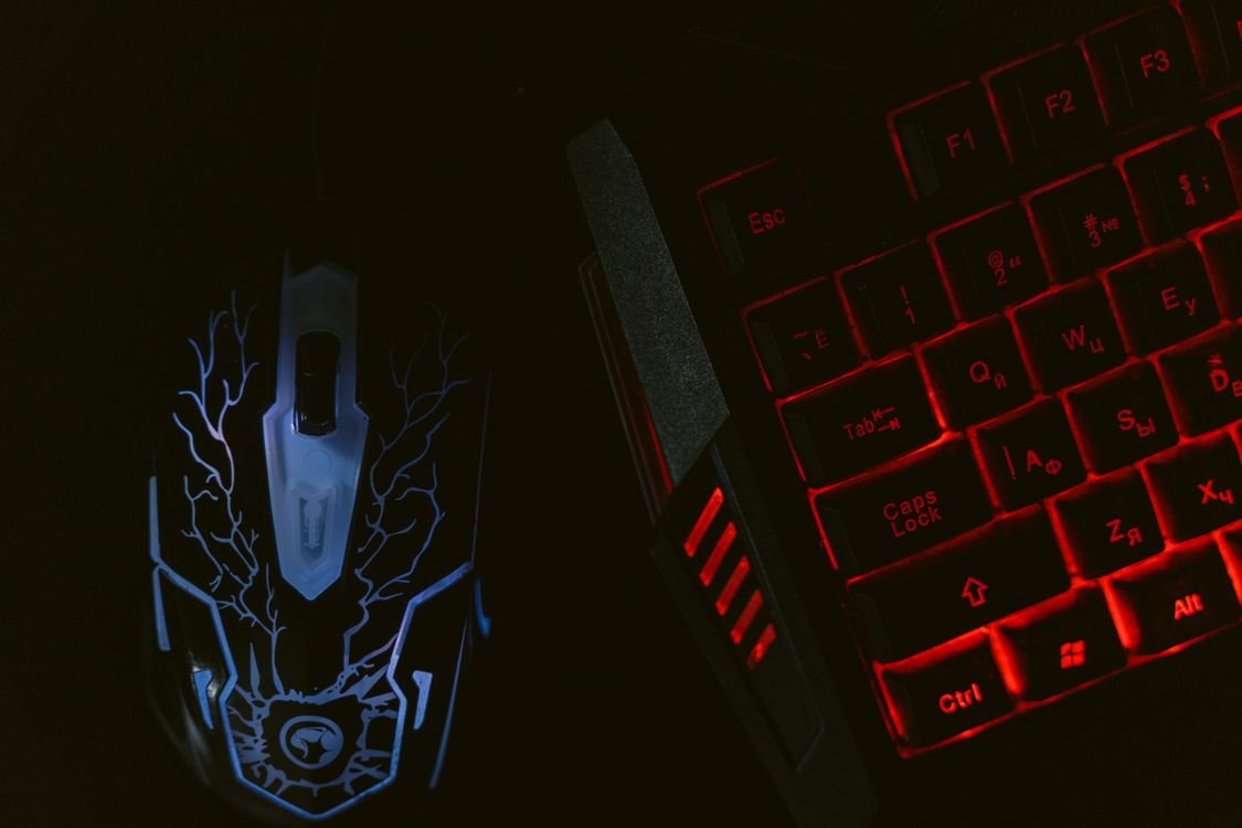 Gaming mouse and keyboard setup for learning how to improve aim in Valorant